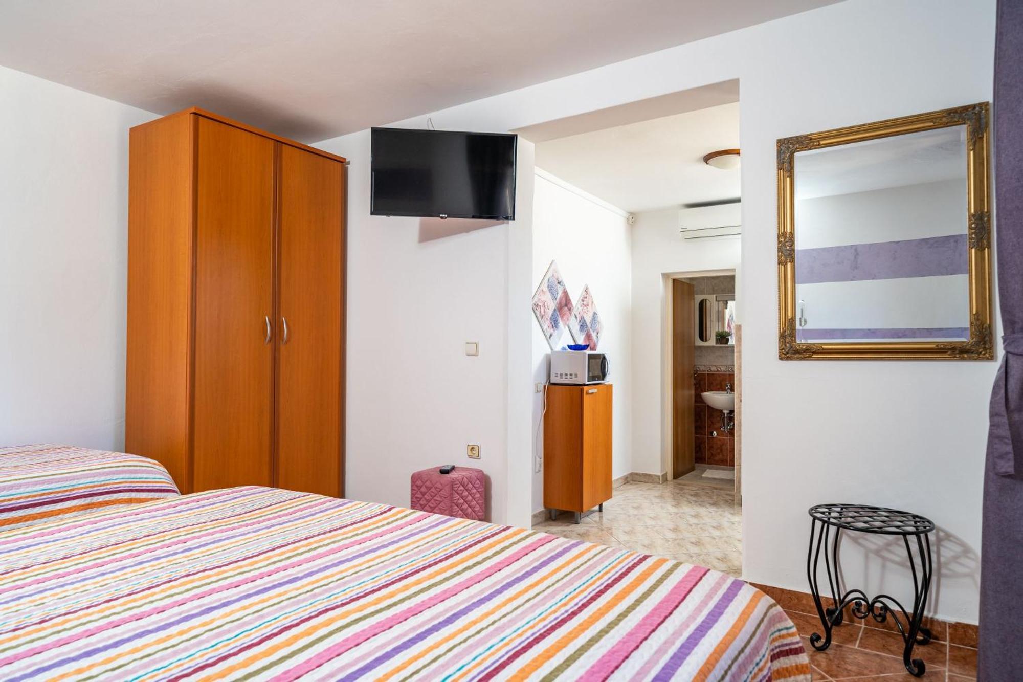 Apartments Nikolina ลุมบาร์ดา ห้อง รูปภาพ